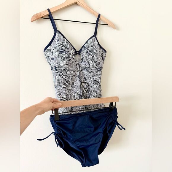 Nautica Tankini Set with Keyhole Navy Floral Top and Solid Navy Bottoms - Size10 - Picture 2 of 8